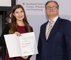La Repubblica Austriaca premia Juliana Perschy, neo laureata con doppio titolo Udine-Klagenfurt